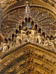 Catedral de Reims: pormenor da fachada (Marne 51) representando a Coroação da Virgem