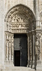 Cathedrale de chartres, baía à esquerda do portão real virada para oeste disse que a subida