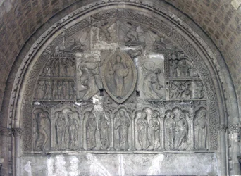 Cristo com dois anjos e cenas da vida de St. Etienne, da porta norte