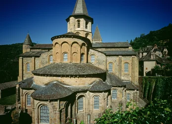 Igreja de St. Foy do leste, iniciada c.1050 pelo abade Odolric