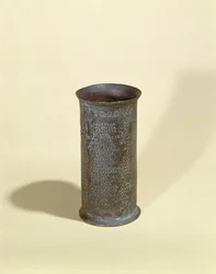Cópia de um pequeno cálice com o itinerário do serviço postal romano, encontrado em Aquae Apollinaris perto de Roma (metal)