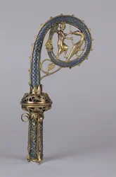 Crozier representando São Miguel Derrotando o Dragão (ouro e esmalte)