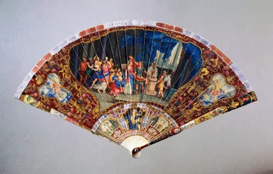 Vernis Martin danificado, ventilador de mão estilo Vernis Martin retratando Casamento de Nobreza, couro de cisne com pau de guarda em marfim pintado, altura 20,5 cm