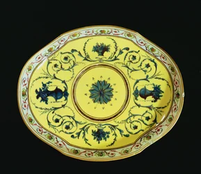Prato com fundo amarelo, Sevres Workshop (porcelana)