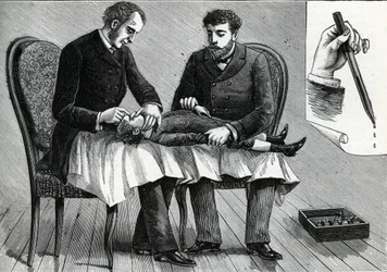 Médicos examinando os olhos de uma criança e injetando colírio (gravura) 1888