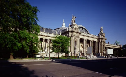 Fachada do Grand Palais, construída por Henri Deglane (1855-1931), Albert Louvet (1860-1936) e Albert Thomas (1847-1907), 1897-1900