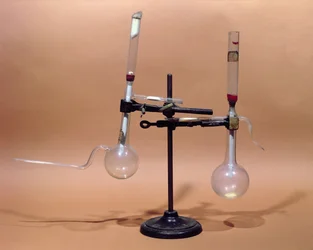 Primeiro tubo de filtro projetado pelo Dr. Charles Chamberland (1851-1908) (vidro)
