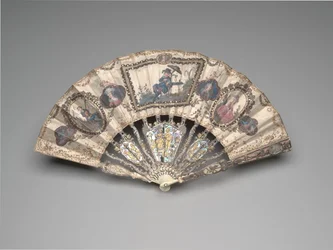 Leque dobrável com uma cena de chinoiserie, retratos, figuras pastorais e naturezas mortas, c.1780 (marfim, douramento, madrepérola, vidro ou cristal de rocha e gema de pasta (mais tarde))
