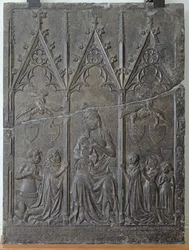 Estela funerária da família Sacquespee, do cemitério St. Nicaise em Arras, 1376 (pedra tournai)