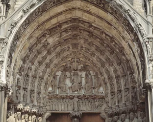 Arte Gótica: Tympanum da baía central do portal sul da Basílica de Notre Dame de Chartres