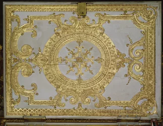 Interior de uma capela, o órgão (buffet de porta) no estilo de Louis XIV (relevo de ouro, estuque e madeira)