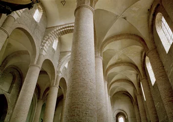 Vista interior da nave e a abóbada