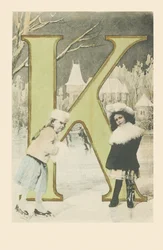 K: Duas meninas, deslizando e patinando no gelo no inverno