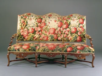 Louis XIV Canape, c.1710 (nogueira e tapeçaria esculpida) (ver também 220170)