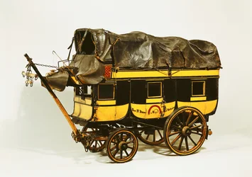 Modelo de um ônibus de 40 lugares (madeira pintada)