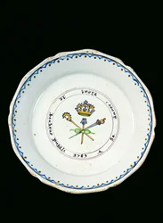 Placa decorada com as três ordens sob a coroa real, 1789 (cerâmica)