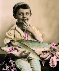 Retrato, de, um, menino, segurando, um, peixe, c.1898