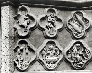 Quatrefoils com os signos do zodíaco e os trabalhos do ano, da catedral de Notre-Dame em Amiens (molde de gesso da pedra)