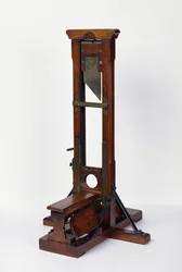 Modelo reduzido de guilhotina (madeira e metal) (ver também 216411)