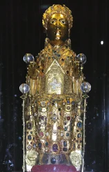 Relicário estátua de St. Foy, c.980 (ouro, prata, madeira, pedras preciosas e semipreciosas) (ver também 121295 e 245222)