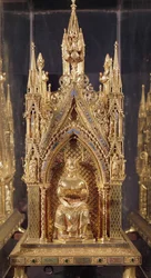Figura sentada de Cristo, do Relicário de São Taurin (cobre dourado, esmalte e prata)