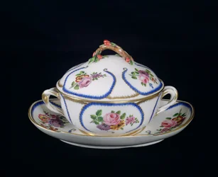 Taça e prato de Sevres, 1764 (porcelana)