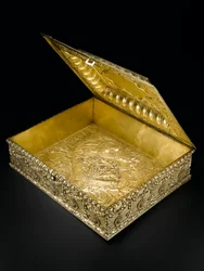 Caixão retangular em prata dourada com tampa articulada, escalonada no centro, do serviço de banheiro Lennoxlove, de propriedade de Frances Teresa Stewart, duquesa de Richmond e Lennox: French, Paris, 1666-1667
