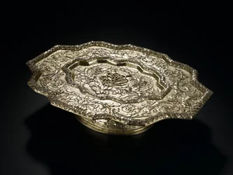 Bandeja de prata dourada de contorno modelado, do serviço de banheiro Lennoxlove, de propriedade de Frances Teresa Stewart, Duquesa de Richmond e Lennox: French, Paris, 1666-1667