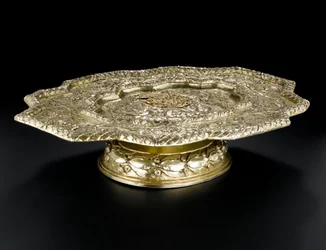 Bandeja de prata dourada de contorno modelado, do serviço de banheiro Lennoxlove, de propriedade de Frances Teresa Stewart, Duquesa de Richmond e Lennox: French, Paris, 1666-1667
