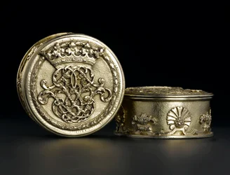 Pequena caixa circular prateada com tampa do serviço de banheiro Lennoxlove, de propriedade de Frances Teresa Stewart, Duquesa de Richmond e Lennox: French, Paris, analisada entre setembro de 1672 e outubro de 1674