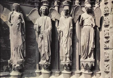 St. Nicasius com anjos, figuras Jamb do portal oeste