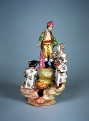 Estatueta de quatro pessoas agrupadas em um jardim ornamental (faiança)