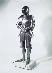 Armadura com sapatos de ponta, cerca de 1480