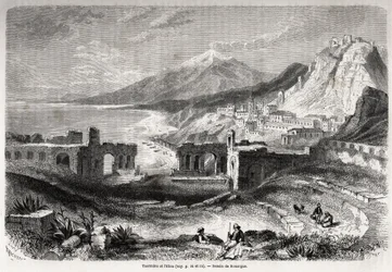 As ruínas do antigo teatro de Taormina (Tauromenium), aos pés do Monte Taurus, com vista para a moderna aldeia de Giardini e o Etna, desenho de Adolphe Rouargue (1810-187?) e Emile Rouargue (ca1795-1865) para ilustrar a viagem de Felix Bourquelot