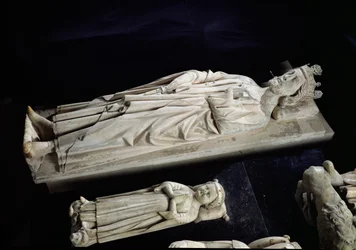 Tumbas de Robert II (c.970-1031) o Piedoso e Jean I (b & d 1316) o póstumo, do 13o ao 14o século