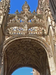 Rendilhado acima da porta sul