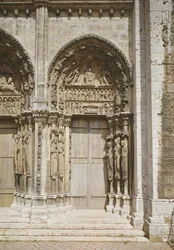 Vista da Porta Sul do Portal Real, c.1145-50