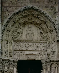 Vista do tímpano representando a Madona e a Criança Entronizada, Porta Sul do Portal Real, c.1145-50