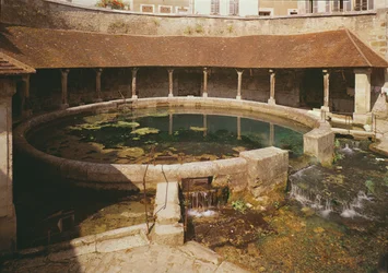 Vista da casa de lavagem construída em torno do Fosse Dionne