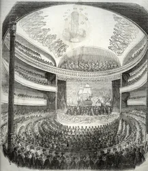 Vista do teatro na rue du Chateau d