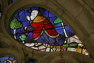 Janela que representa Noé escutando Deus (vitral)
