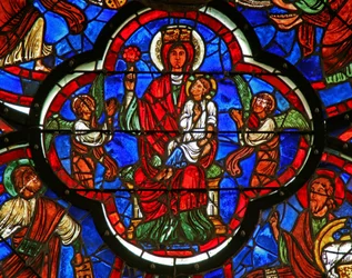 Janela retratando a Virgem segurando Cristo em seu joelho e uma rosa em sua mão direita (detalhe de 347113)