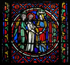 Janela s1-C, um anjo empurra o vestido St Bonnet para a Virgem. Ela lhe dá uma casula vermelha para celebrar a missa para ela