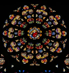 Janela da janela rosa do sul representando Deus Pai rodeado de querubins e anjos. Nas lancetas: a vida de Moisés (rosácea - interna)