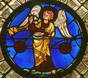 Janela w14 representando um anjo incensário