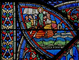 Janela w21 representando uma cena da vida de St Eustache: ele sai com sua família para o Egito