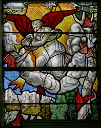 Janela w5 representando uma cena da Revelação de São João: um dos sete anjos e com trombetas