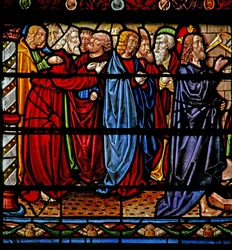 Janela w6 representando Cristo com os apóstolos como Lázaro é ressuscitado dos mortos