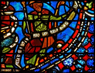 Janela w9 representando o faraó segurando uma bandeirola com as palavras que I Clemente de Chartres fez esta janela (na janela de Joseph)