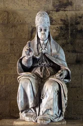 Estátua do Papa Júlio III pelo escultor Fulvio Signorini no Palácio Chigi Saracini, Siena, Província de Siena, Toscana, Itália (foto)